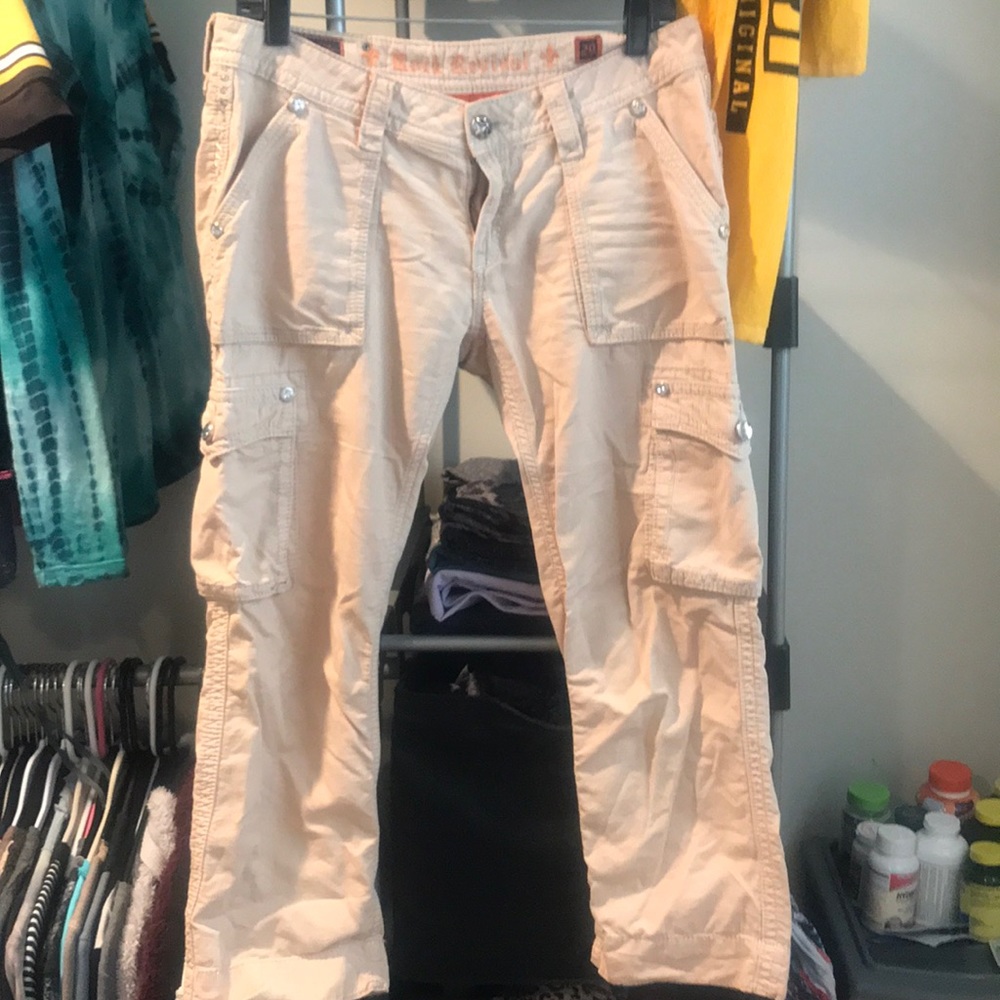 Cream cargos